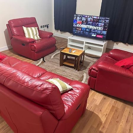 Justalf Facilities-Spacious 2-Bed Apartment In Thamesmead, Greenwich لندن المظهر الخارجي الصورة