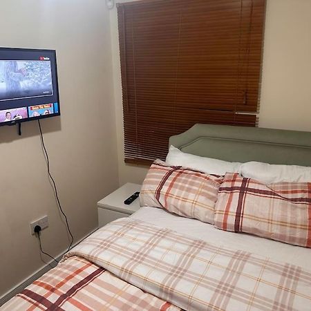 Justalf Facilities-Spacious 2-Bed Apartment In Thamesmead, Greenwich لندن المظهر الخارجي الصورة