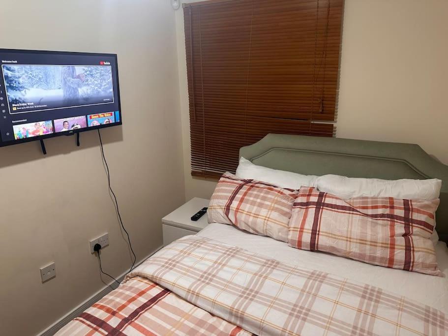 Justalf Facilities-Spacious 2-Bed Apartment In Thamesmead, Greenwich لندن المظهر الخارجي الصورة