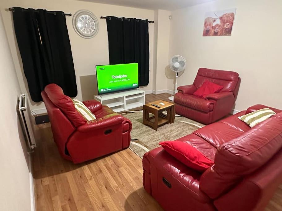 Justalf Facilities-Spacious 2-Bed Apartment In Thamesmead, Greenwich لندن المظهر الخارجي الصورة