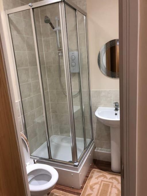 Justalf Facilities-Spacious 2-Bed Apartment In Thamesmead, Greenwich لندن المظهر الخارجي الصورة